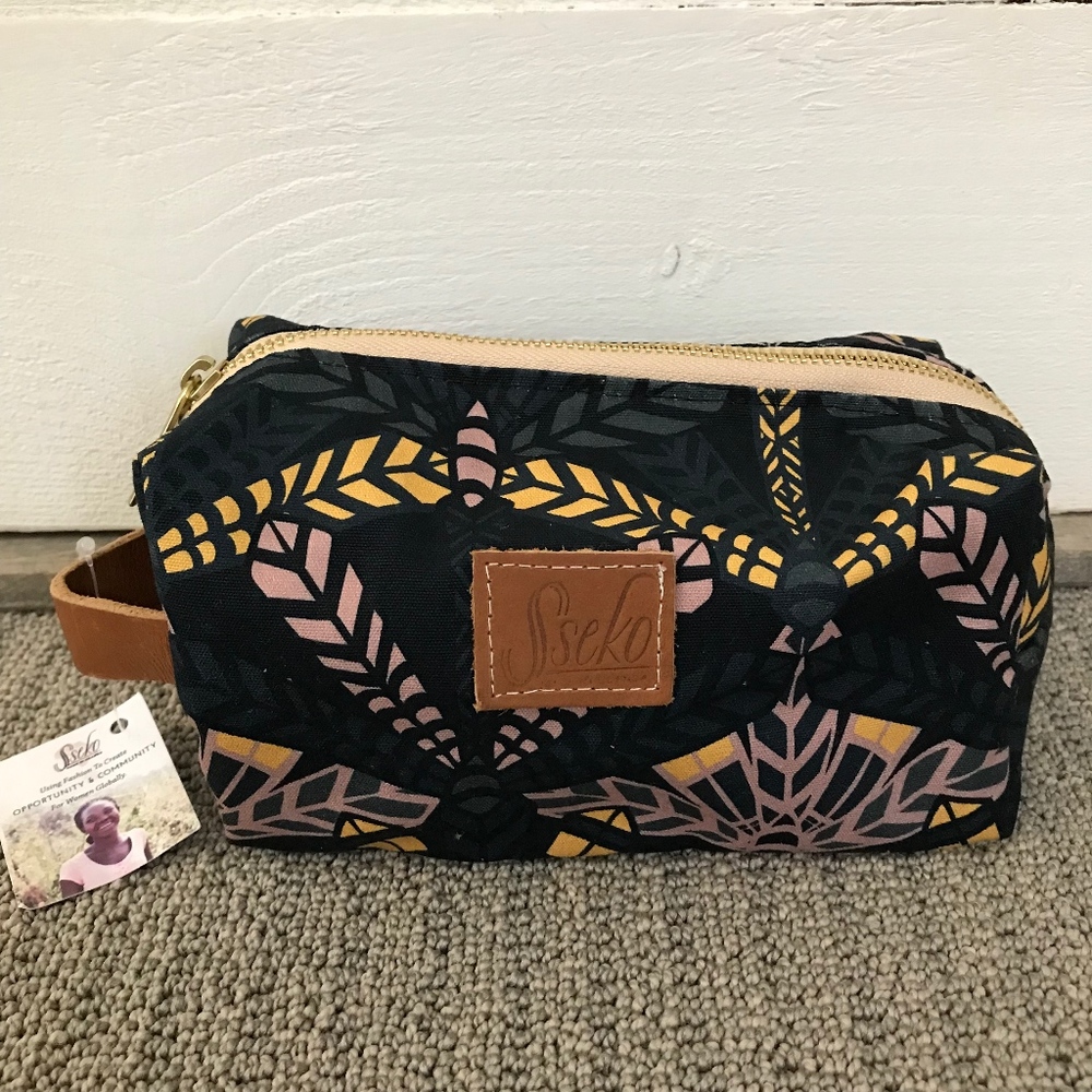 Sseko Designs Makeup Bag *New with tags!